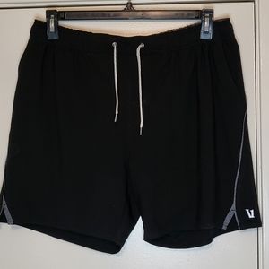 Nwot Vuori trail shorts 6"